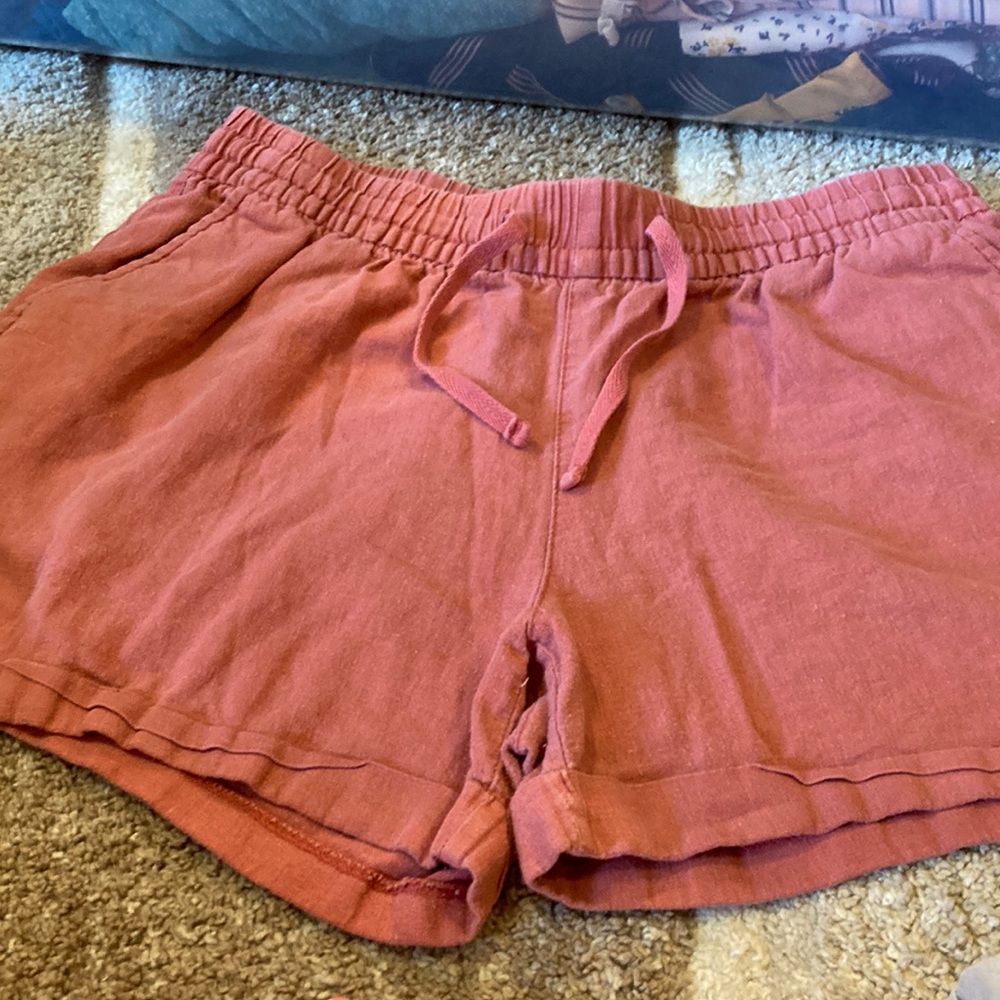 Old Navy Medium, cotton shorts. Side pockets. Draw strings. Mauve